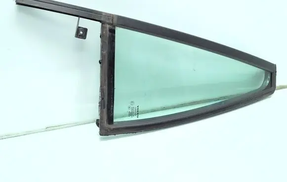 Volvo XC90 Rear vent window glass 43R000470 30799284