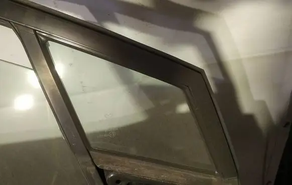 Mazda 5 Front door vent window glass four-door as2