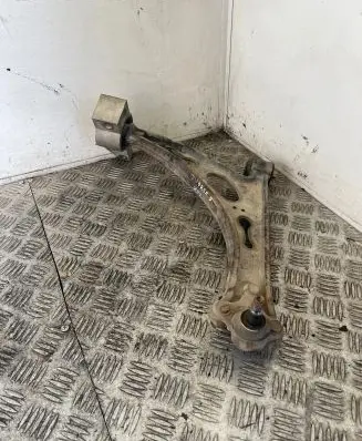 Volkswagen Touran I Front lower control arm/wishbone