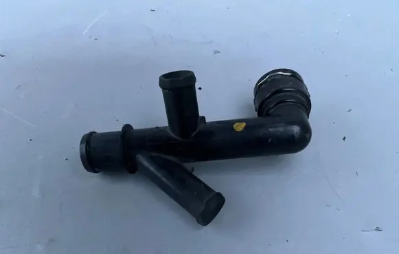 Volkswagen Jetta VI Coolant pipe/hose 5C0122291E