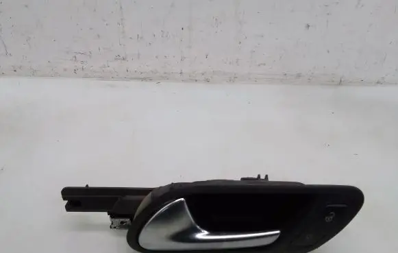Volkswagen Golf V Front door interior handle