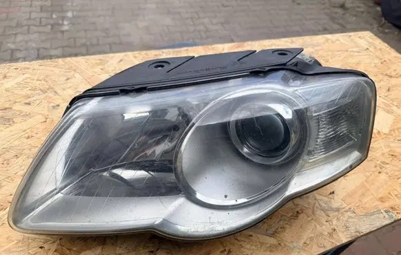 Volkswagen PASSAT B6 Headlight/headlamp 3C0941005T
