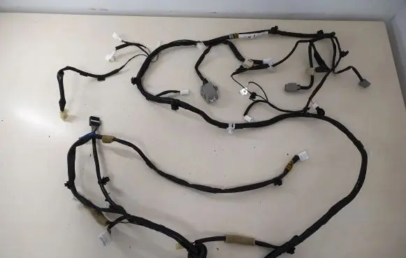 Subaru Outback (BS) Tailgate/trunk wiring harness 81817AL040