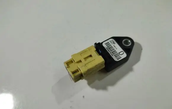 Toyota Corolla Verso AR10 Airbag deployment crash/impact sensor 898310W010