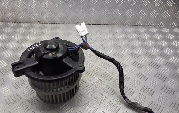 Toyota Yaris Front door blower motor 194000-1290