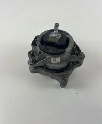 BMW 4 F32 F33 Engine mount bracket 6859411