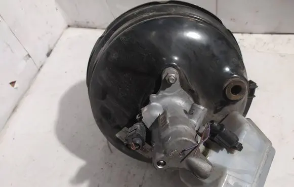 Volkswagen Touareg II Brake booster 7P0612101B