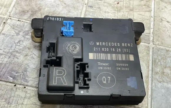 Mercedes-Benz E W211 Door control unit/module 2118201626
