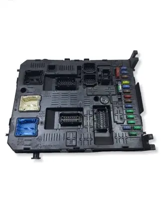 Peugeot 5008 II Fuse module 981218998002 25994246 282903203