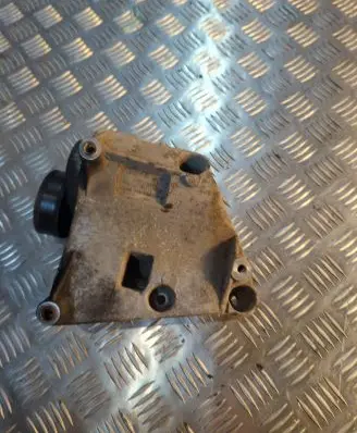 BMW 5 E60 E61 A/C compressor mount bracket 7512556