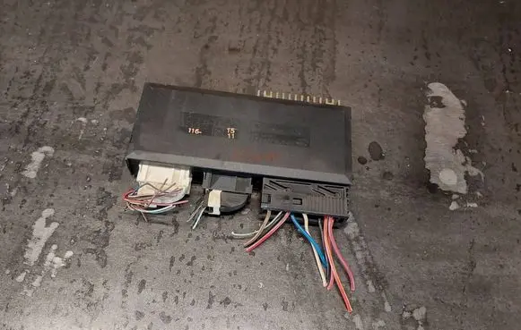 BMW 5 E39 Comfort/convenience module 8372143 61358372143