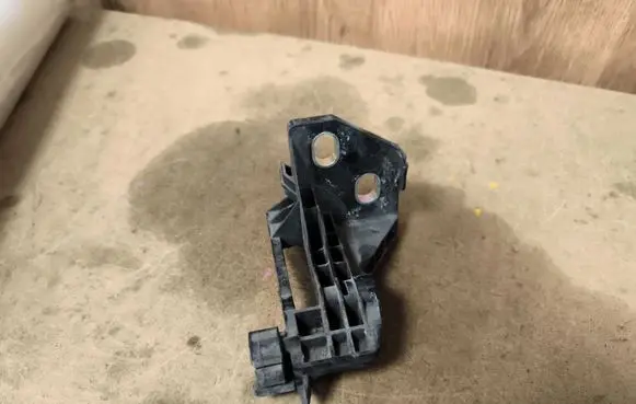 Mercedes-Benz C W205 Radiator mount bracket A2055014320