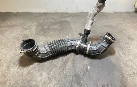 Ford Transit Courier Intercooler hose/pipe GK219F805AA