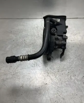 BMW 5 E60 E61 Power steering pump 7693974