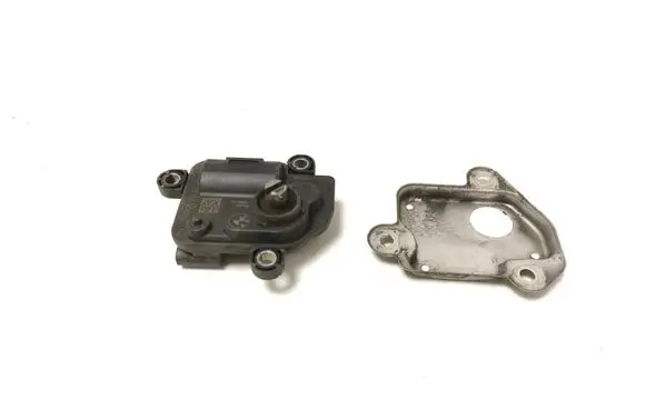 BMW 3 G20 G21 Muffler mount bracket/holder 8686640
