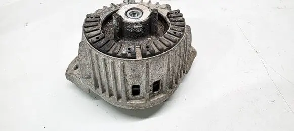 Engine mount bracket