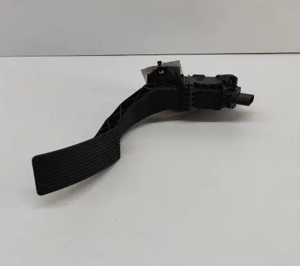 Mercedes-Benz CLA C118 X118 Accelerator throttle pedal A1773002100 6PV01293407