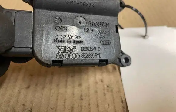 Audi A4 S4 B6 8E 8H Air flap motor/actuator 8E2820511D 663835WC