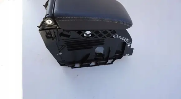Volkswagen Scirocco Armrest PODOKIETNIK
