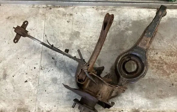 Rear wheel hub spindle/knuckle