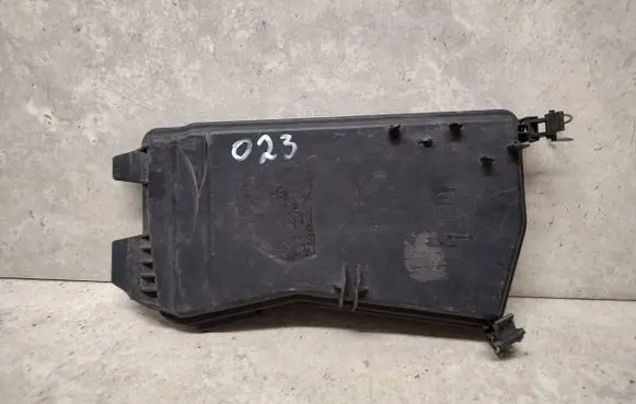 Mercedes-Benz E W212 Fuse box cover A2125400082