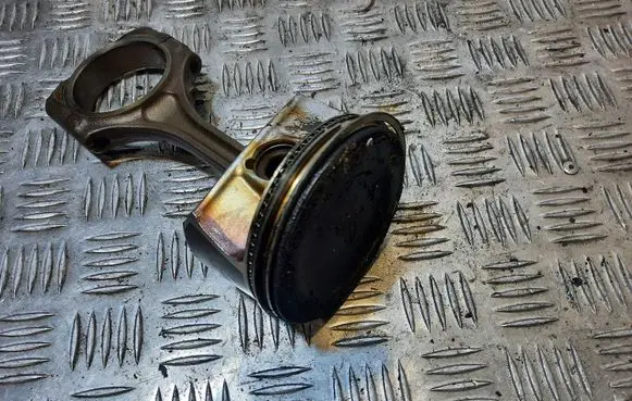 Volkswagen Routan Piston 