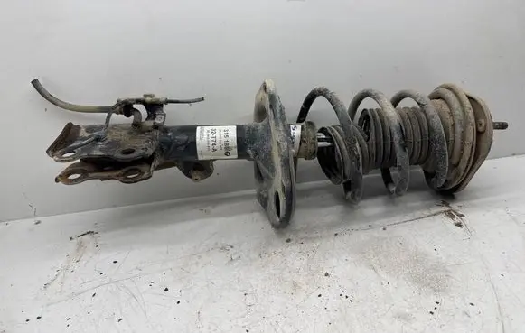 Toyota Avensis T270 Front shock absorber with coil spring 315186 824903011413 32T74A