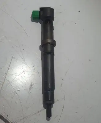 Mercedes-Benz C W204 Fuel injector A6510701287 28250952 1021202801826