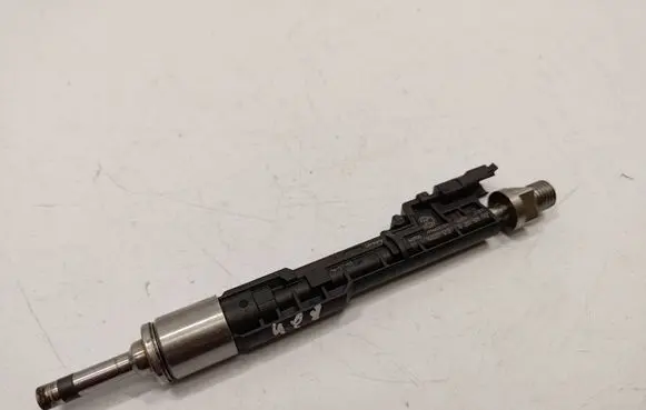 BMW 5 F10 F11 Fuel injector 13647639994