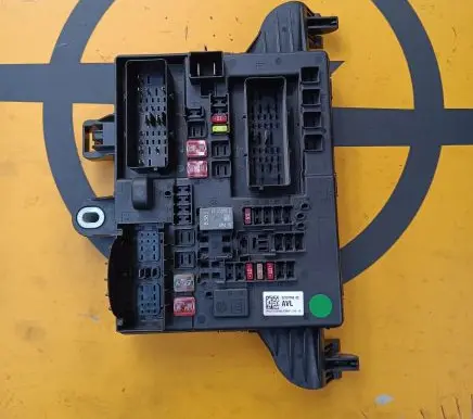Opel Insignia A Fuse module 22737769 544949969