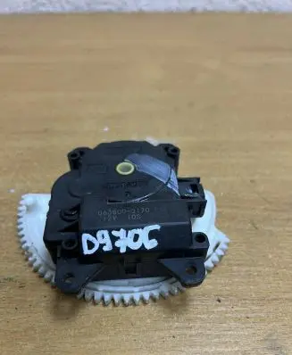 Toyota RAV 4 (XA40) Intake manifold valve actuator/motor 0638002170 D9706