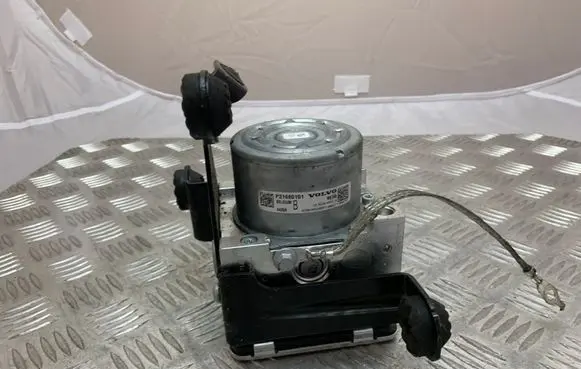 Volvo XC90 ABS Pump 31680101 P31680101 31680098