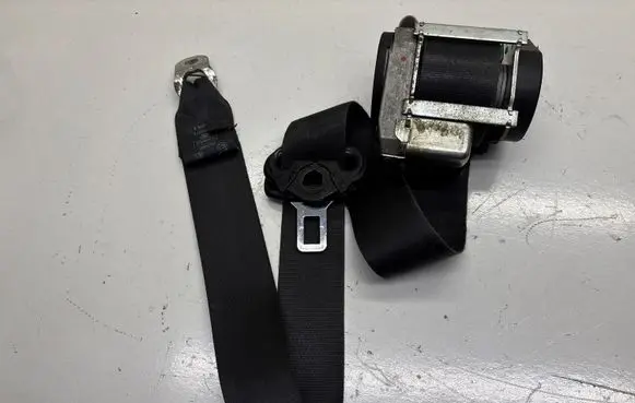Skoda Octavia Mk2 (1Z) Front seatbelt 1Z0857701C