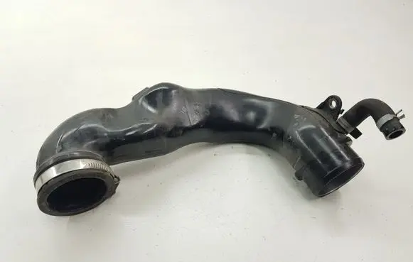 Chevrolet Trax Air intake hose/pipe 55594613 2556999