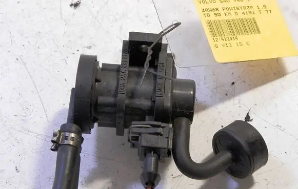 Volvo S40, V40 Valve vacuum 7700874769