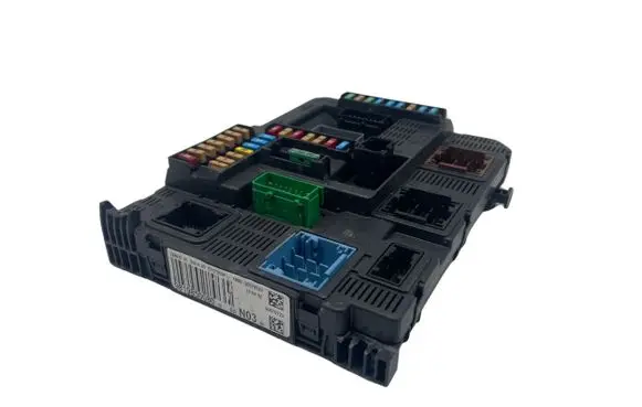 Peugeot 208 Fuse module 9819850080