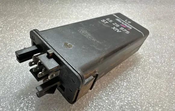 Saab 9000 CD Central locking relay 9529975