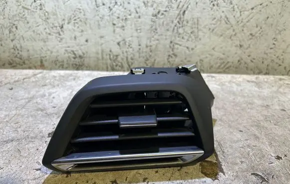 Peugeot 208 Dashboard side air vent grill/cover trim 2257711HDX 98283683DX 001111200419