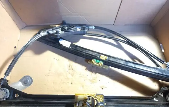 Volkswagen Golf VII Front window lifting mechanism without motor 5G4837462F