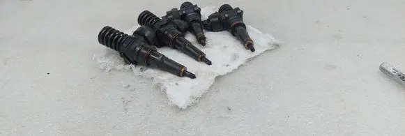 Volkswagen PASSAT B5.5 Fuel injectors set 038130073AJ