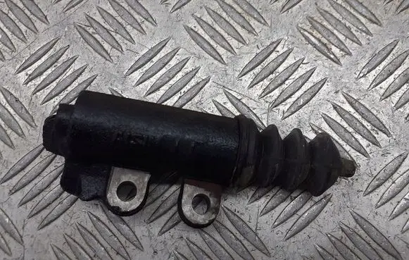 Toyota Corolla E120 E130 Clutch slave cylinder 