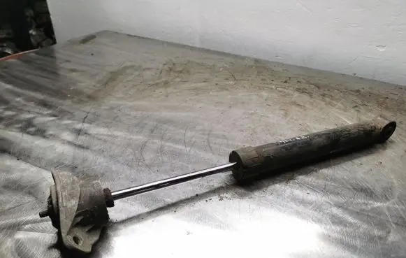 Skoda Octavia Mk2 (1Z) Rear shock absorber/damper