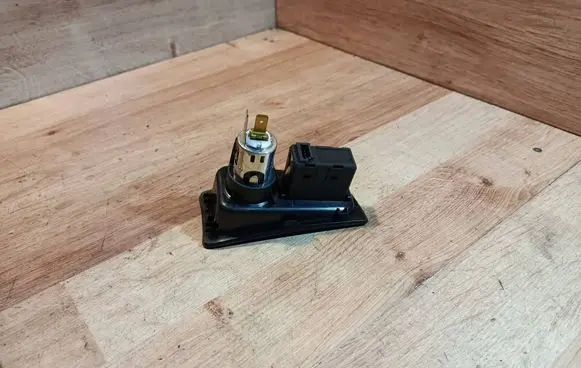 BMW 1 E81 E87 AUX in-socket connector 6930561