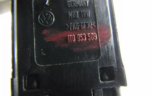 Volkswagen PASSAT B6 Hazard light switch 1T0953509