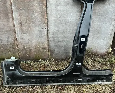BMW 2 F46 Front sill (body part) 