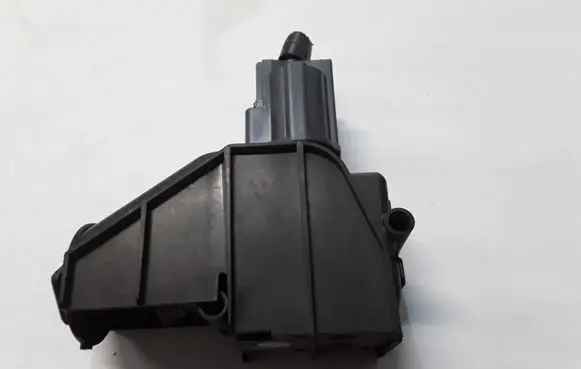 Fuel tank cap lock