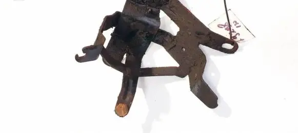 Opel Zafira A Engine mounting bracket