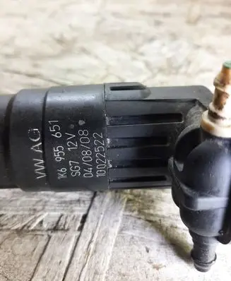 Volkswagen Golf V Windscreen/windshield washer pump 1K6955651