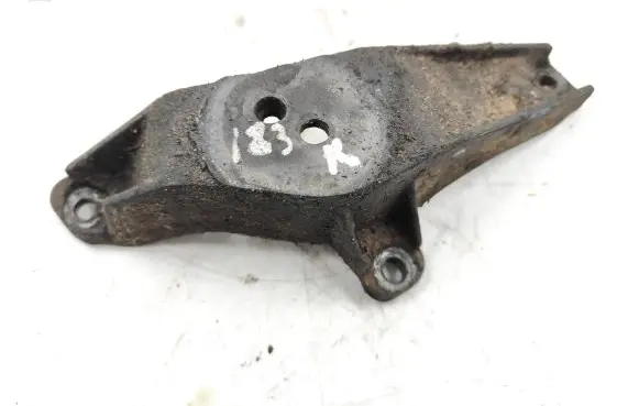 BMW 5 E39 Engine mounting bracket