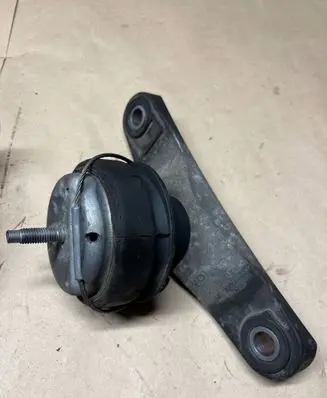 Engine mount bracket